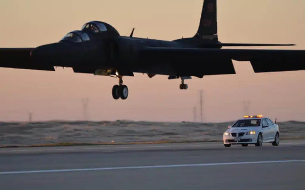 A U-2 spy plane needs a chase car to help the plane navigate 