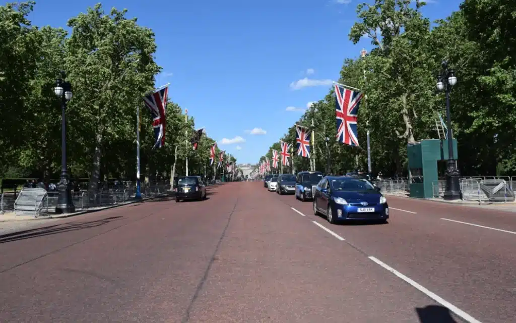 Why UK cars don't drive on the right side of the road goes way back to the 17th century