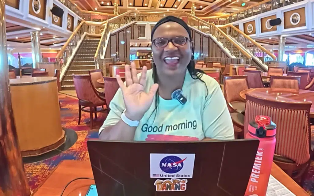 Una mujer que vive a tiempo completo en un crucero comparte cuánto cuesta
