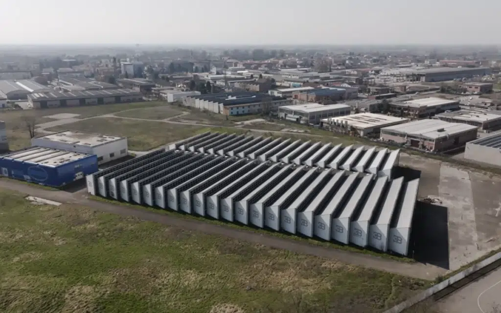 YouTuber explores Bugatti's car plant that's been abandoned for 30 years