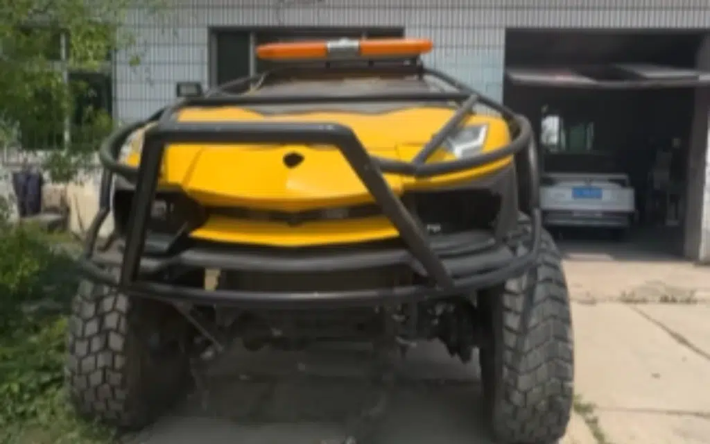 Tourist riding bike in China stumbles upon incredible off-road Lamborghini monster truck