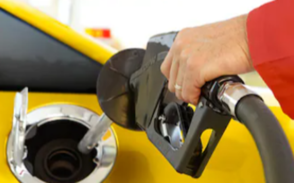 Woman's Nissan tells her to fill up on gas then she sees how many miles are left and can't help but joke