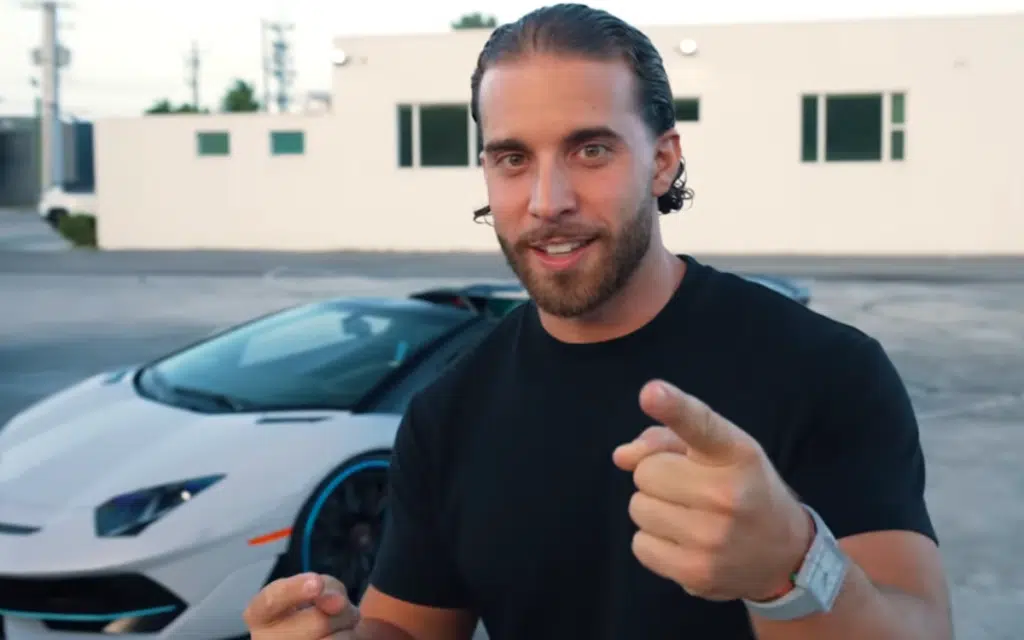 Young American gutted his $6M Bugatti damaged so cheers himself up by buying a brand new Lamborghini