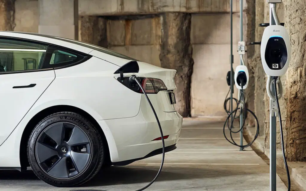 A new study shows EV emissions are now 73% lower than gas cars, offering the clearest proof yet that one side is pulling ahead in the EV vs ICE debate.
