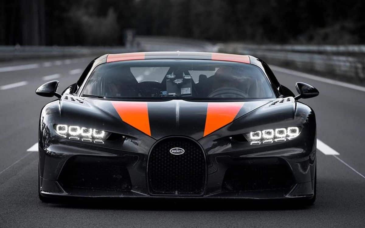 Even with a 100-liter fuel tank, the Bugatti Veyron zips through gas at an astonishing rate