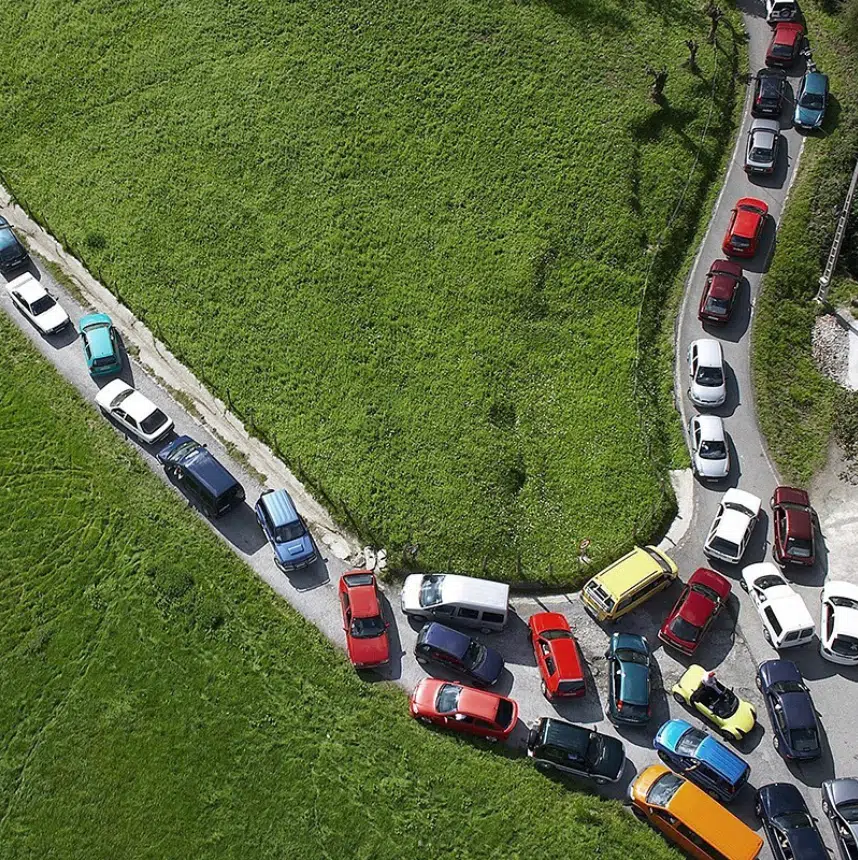 Hundreds of people were stuck in the world's most peaceful traffic jam, they had no reason to be angry