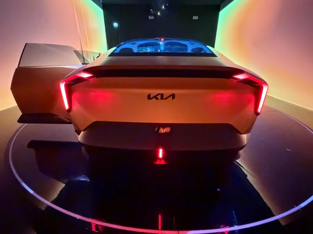 Unveiled at Milano Design Week, this is the Kia Vision Meta Turismo, halfway between a concept car and a gaming car