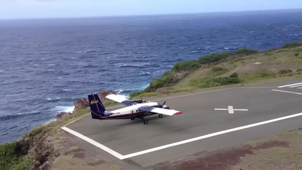 video of a plane landing on worlds shortest runway