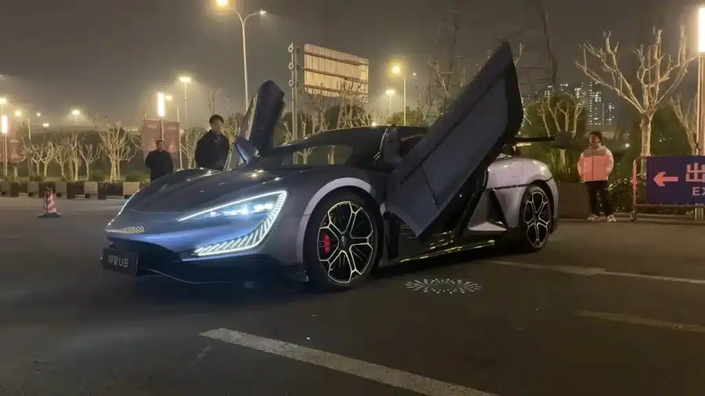 Tesla-rival BYD supercar EV dancing and self parking on the road