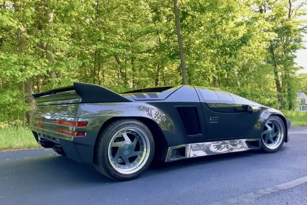 Vector-W8-real-story-behind-the-failed-American-supercar