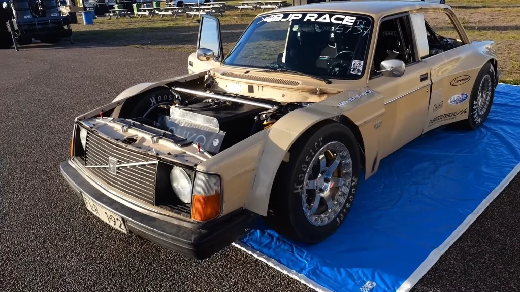 Man hid a twin-turbo Lambo V10 inside a 1975 Volvo 240 to create the absolute monster that is the 'Volvoghini'