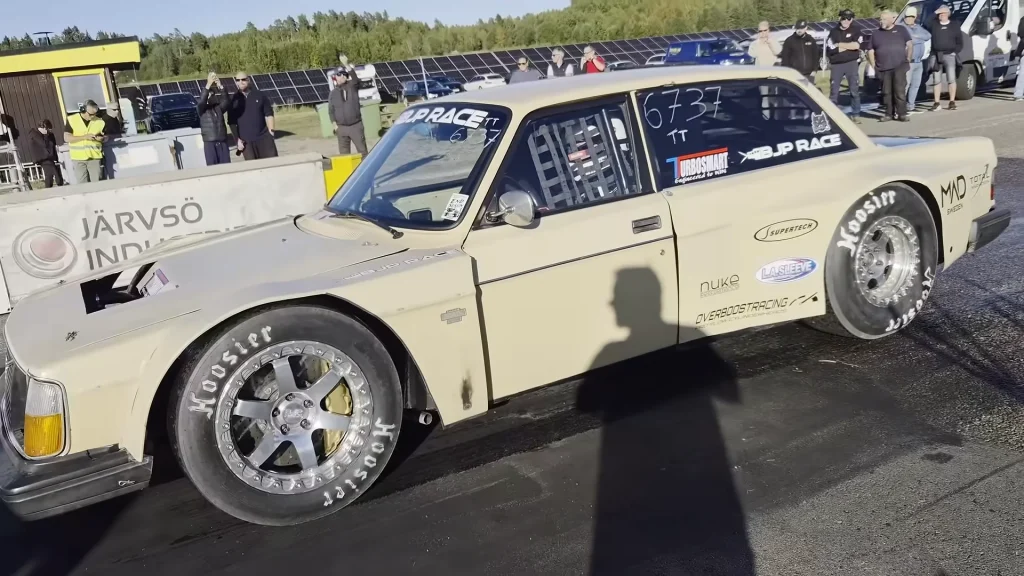 Man hid a twin-turbo Lambo V10 inside a 1975 Volvo 240 to create the absolute monster that is the 'Volvoghini'