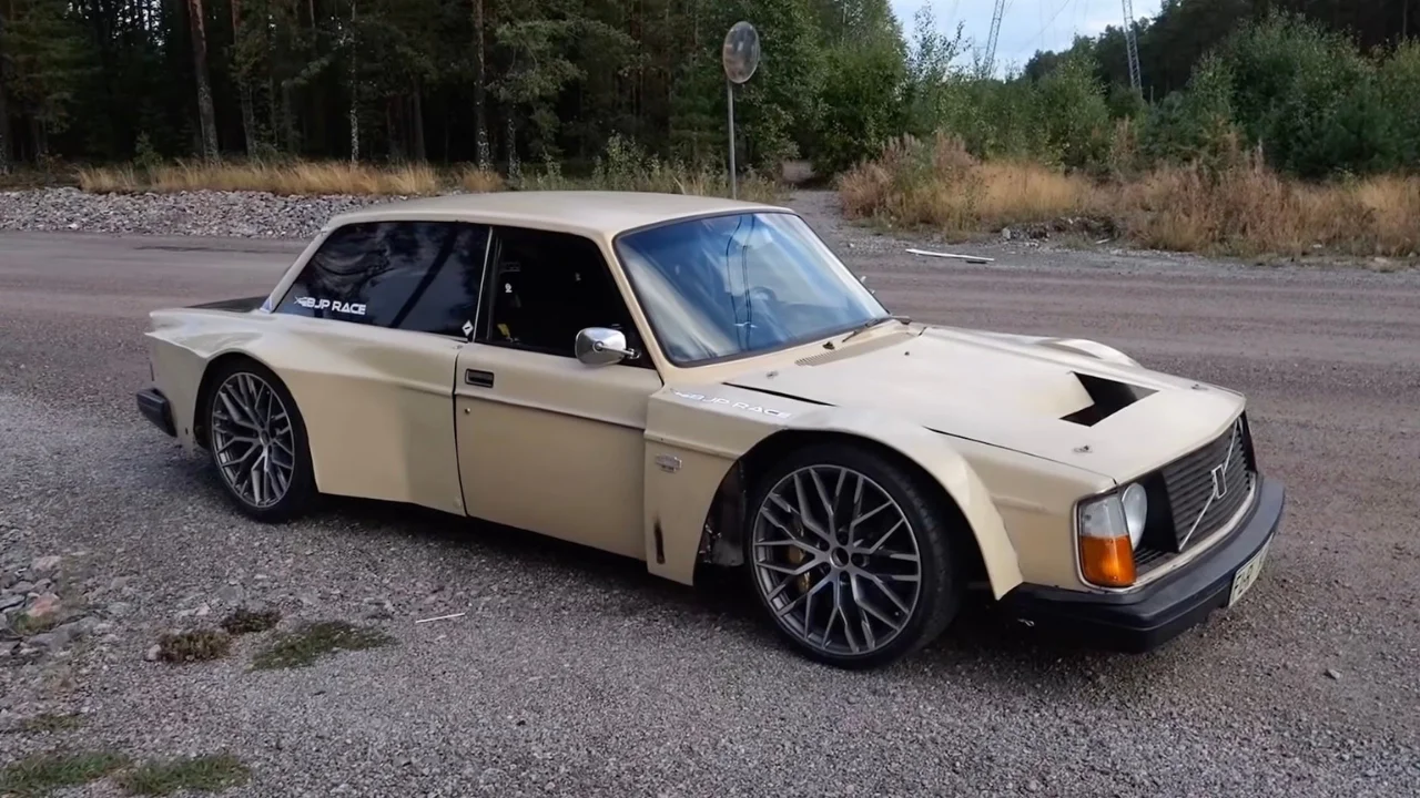 Man hid a twin-turbo Lambo V10 inside a 1975 Volvo 240 to create the absolute monster that is the 'Volvoghini'