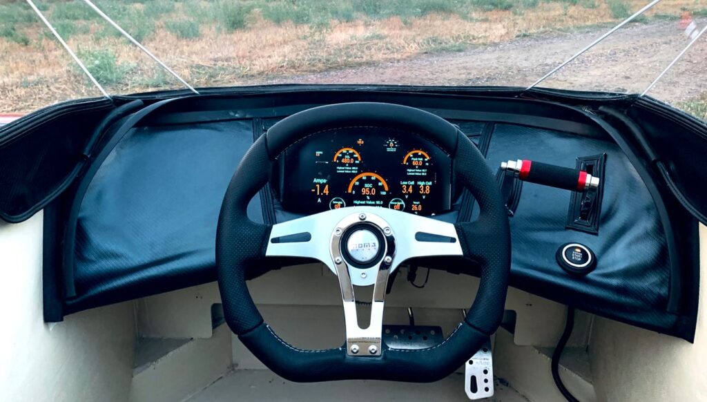 VonMercier Arosa, steering wheel