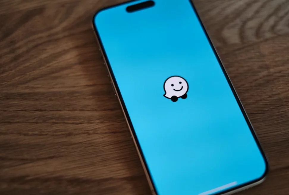 Woman uses Google Maps and Waze side by side for weeks to work out which is truly best and one clearly wins