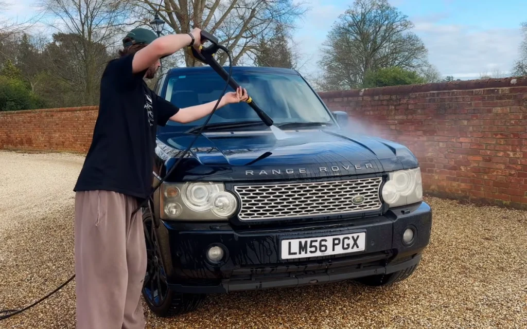 One YouTuber decided to turn a neglected cheap Range Rover into a full car restoration project after discovering just how little these once-expensive SUVs can cost today.