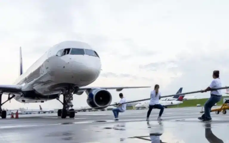 Watch Delta employees pull a Boeing 757 for charity