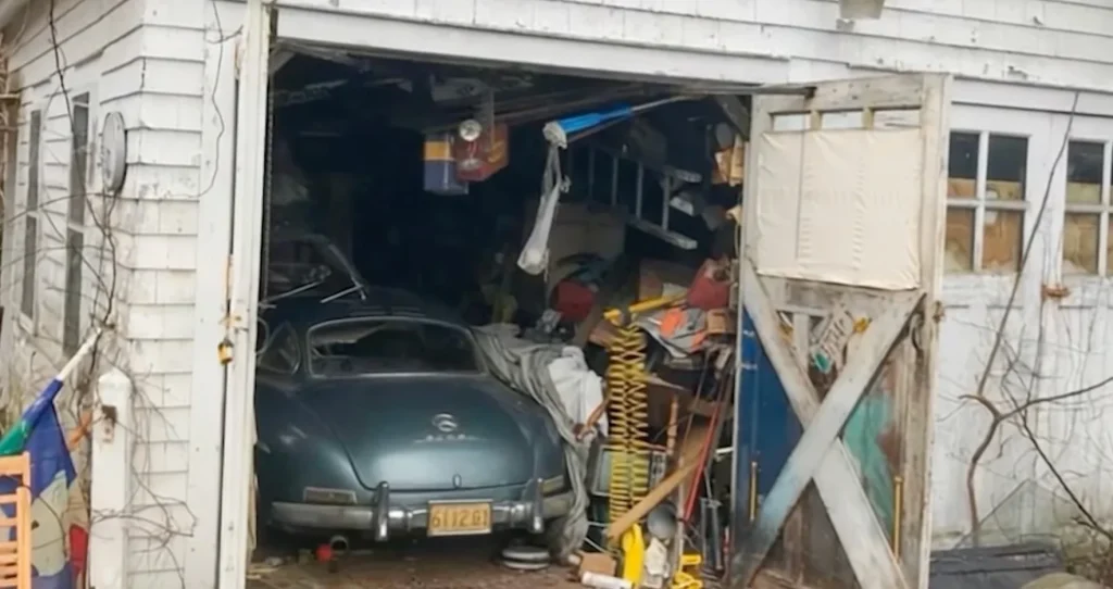 Wayne Carini (yep, the Wayne Carini) discovered a Mercedes 300 Gullwing that's spent the last few decades in a semi-abandoned state in a barn in New England