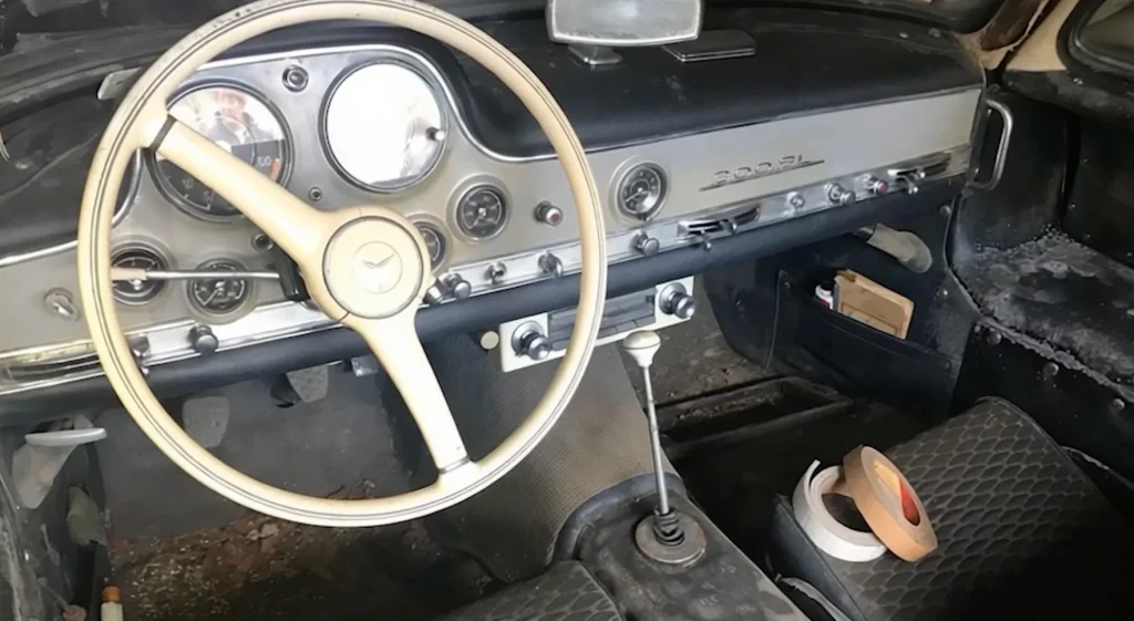 Wayne Carini (yep, the Wayne Carini) discovered a Mercedes 300 Gullwing that's spent the last few decades in a semi-abandoned state in a barn in New England