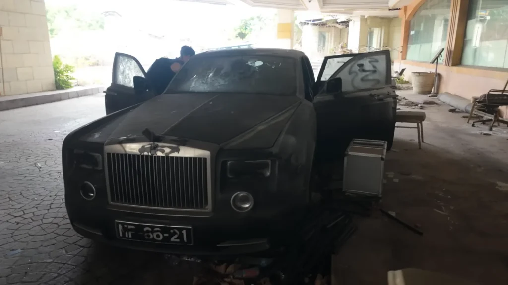 5 star hotel in China shut down nine years ago still has three abandoned Rolls-Royce luxury cars at its entrance