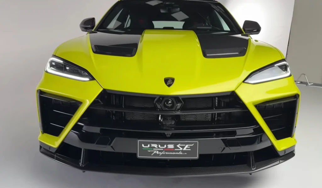 We traveled to Italy to have a closer look at the 801-hp Lamborghini Urus SE Performante plug-in hybrid SUV, which also comes with an incredible new feature