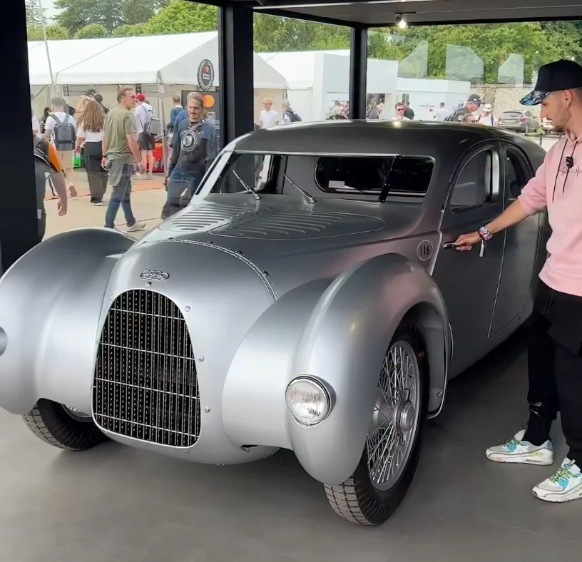 What you're looking at here is the Auto Union Type 52, an Audi concept that belongs to both this century and the last