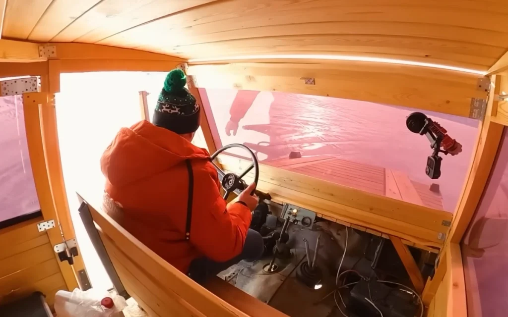 People build remarkable full-size wooden replica of a Mercedes G-Class