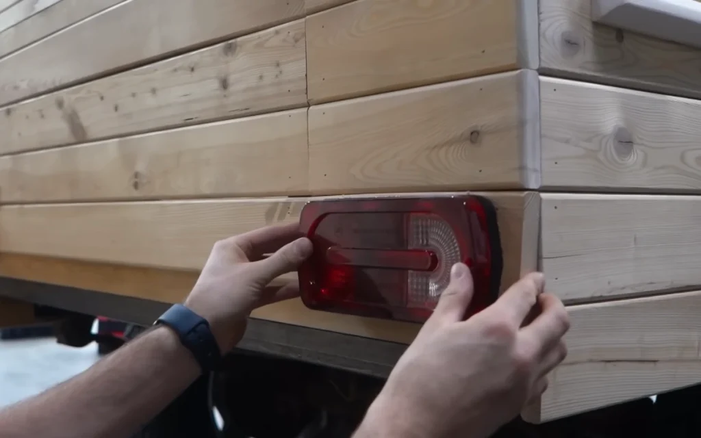 People build remarkable full-size wooden replica of a Mercedes G-Class