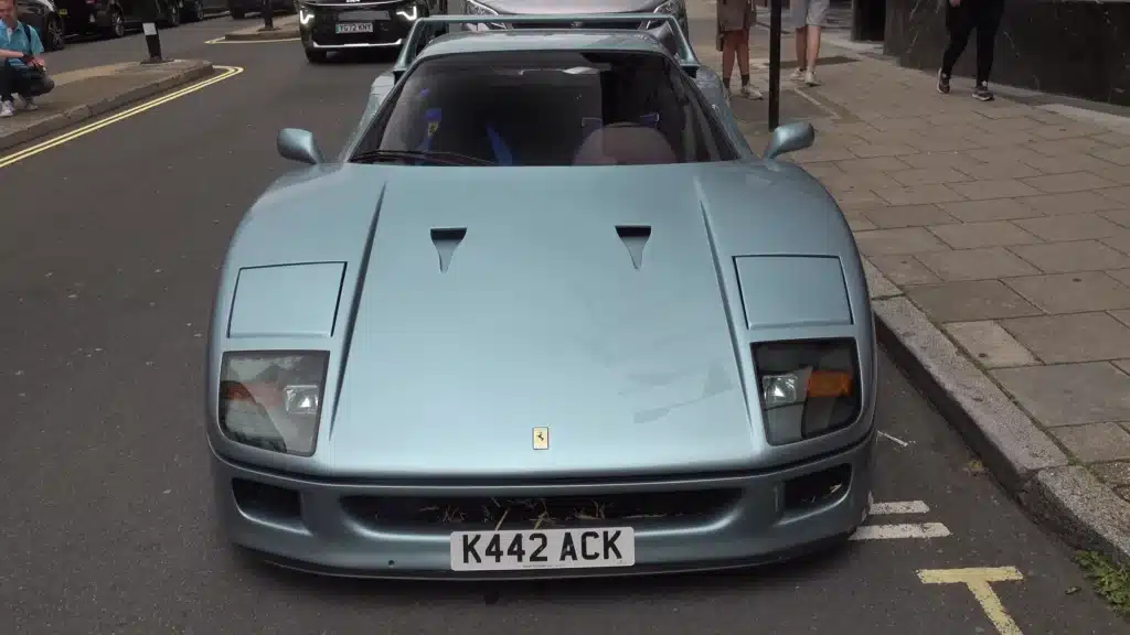 Worlds-only-Ferrari-F40-in-Azzurro-Hyperion