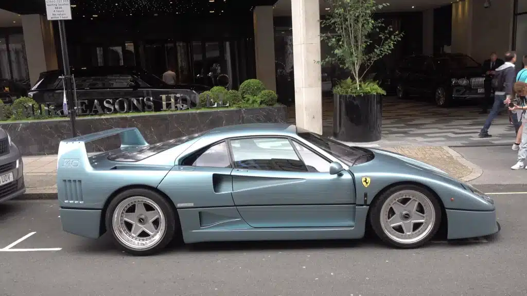 Worlds-only-Ferrari-F40-in-Azzurro-Hyperion-spotted-in-London