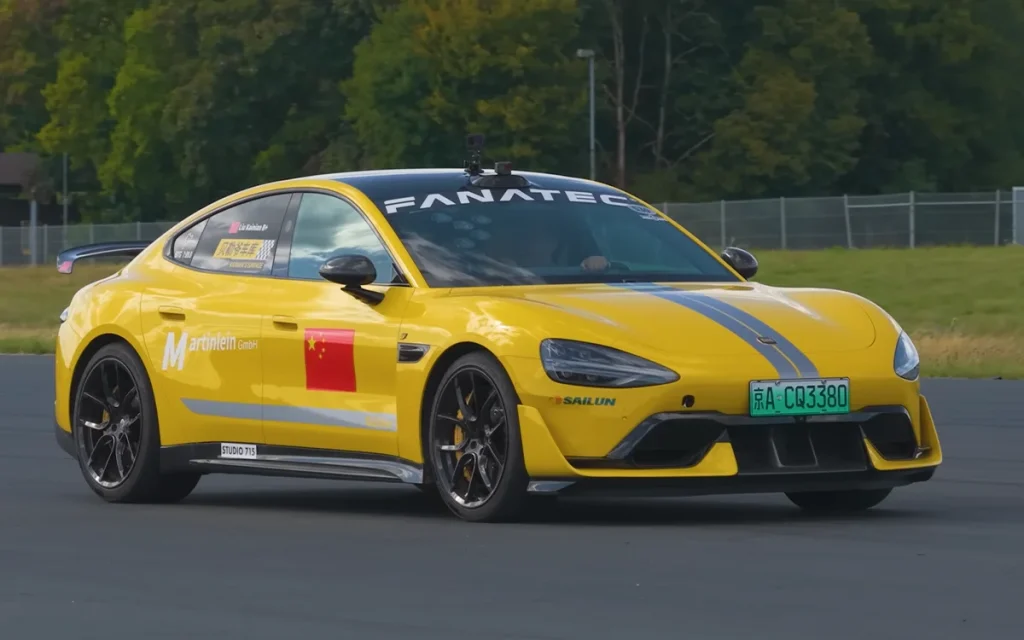 The notorious EV king, a Tesla Model S Plaid, drag raced a 1,500-HP monster Xiaomi SU7 Ultra, and the results were closer than you'd think