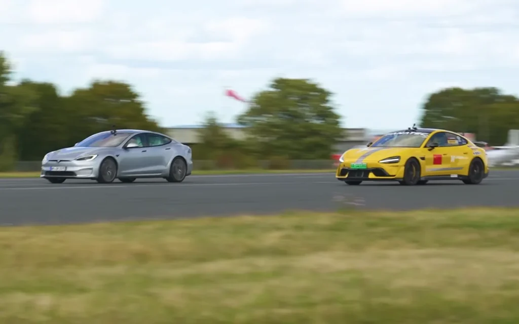The notorious EV king, a Tesla Model S Plaid, drag raced a 1,500-HP monster Xiaomi SU7 Ultra, and the results were closer than you'd think