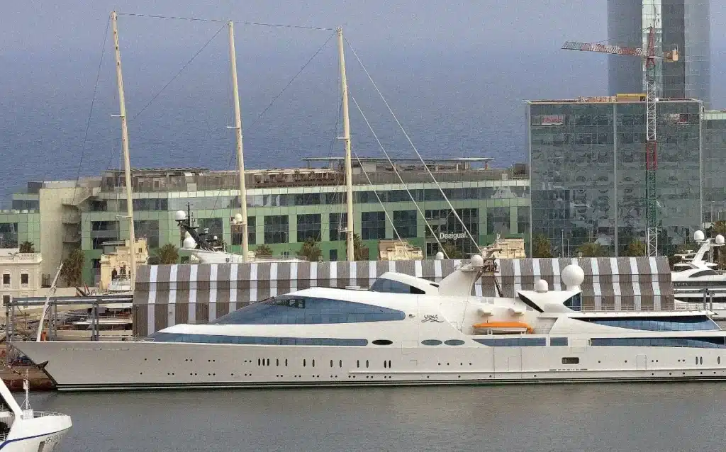 Yas, a stunning $180 million superyacht owned by an Abu Dhabi sheikh, was recently spotted in Malaga, Spain