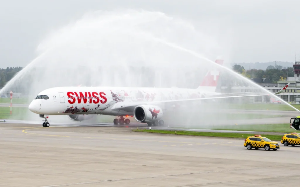 SWISS's first A350-900 takes flight and did a wing wave to the crowd