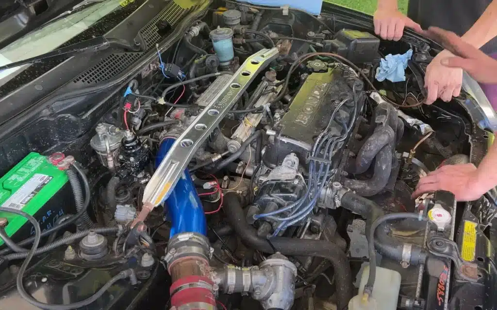 Man restores an abandoned Honda Civic