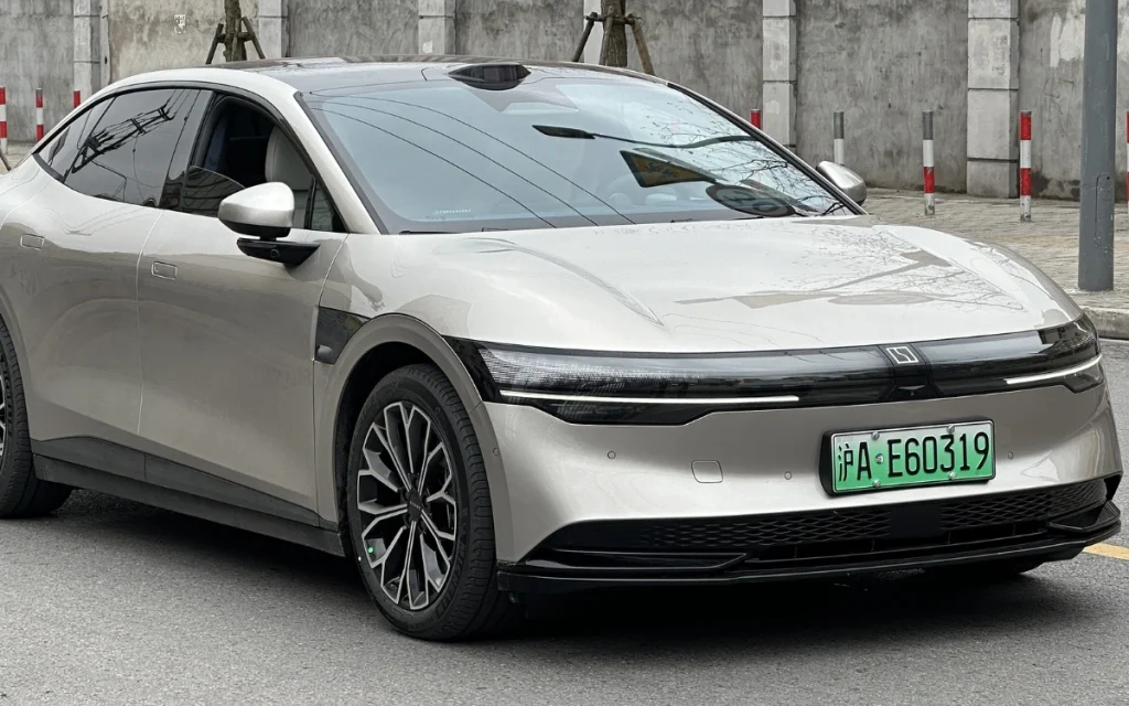 Blink and you might miss it, as the Smart car brand has just quietly dropped the Smart #6, under the watchful eye of Chinese car manufacturer Geely.