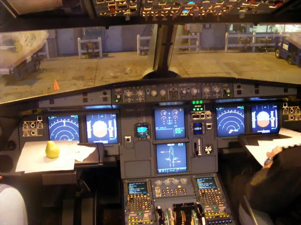 airbus a319 cockpit landing crosswind