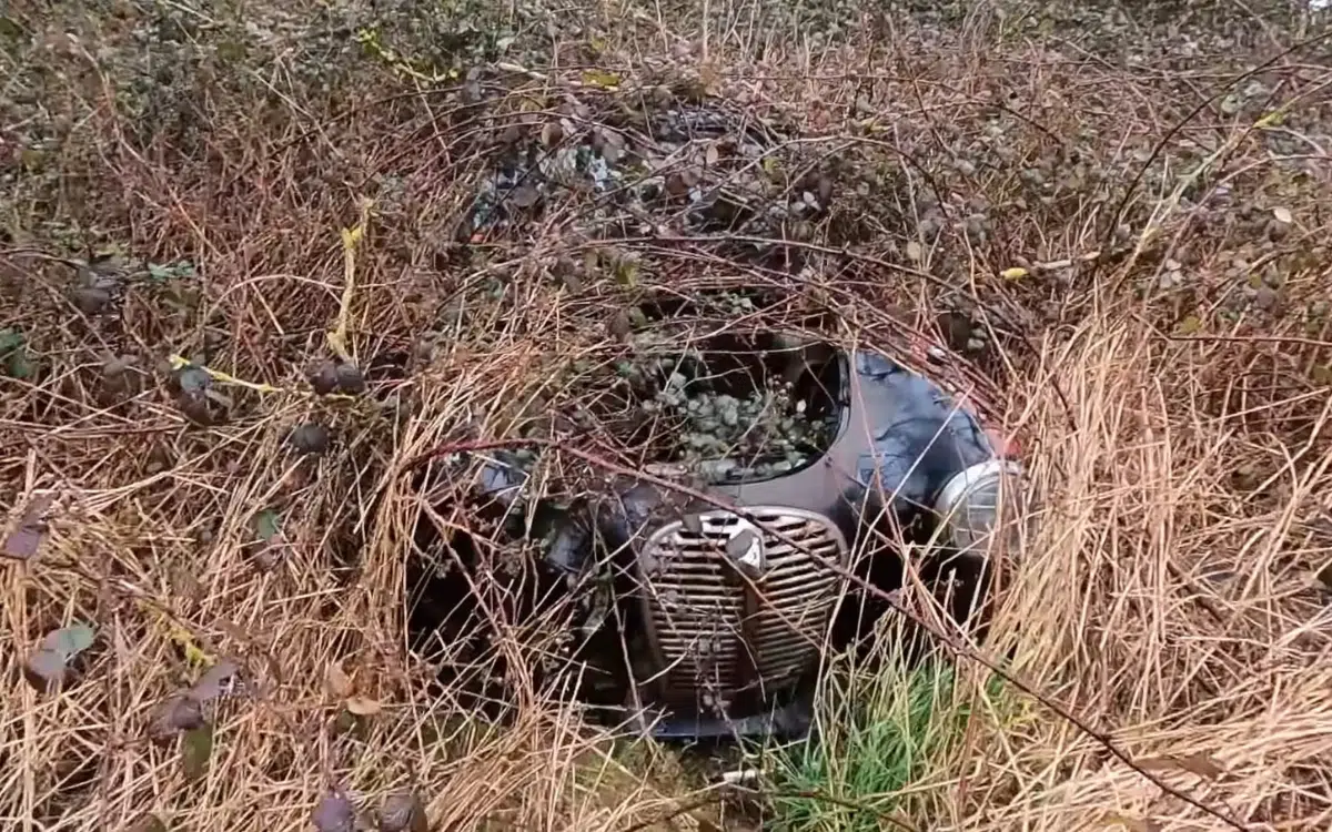 Abandoned UK farm is hiding several classic cars that have been parked and abandoned for decades