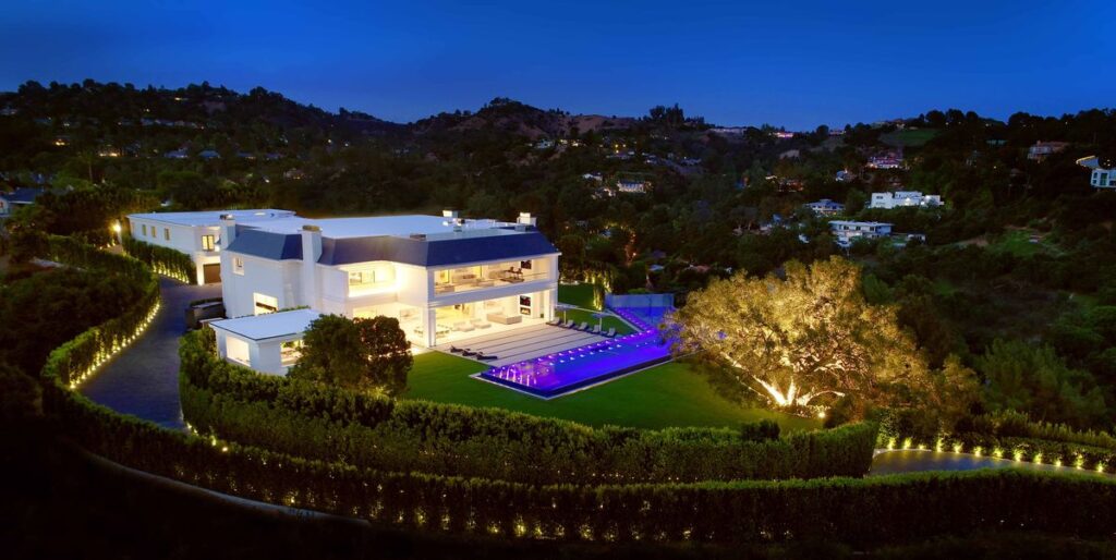 The mansion shared by Jennifer Lopez and Ben Affleck