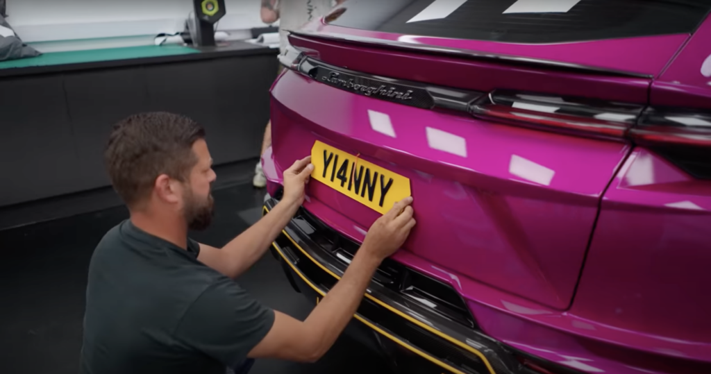 Yianni uses AI to wrap his Lamborghini Urus Performante