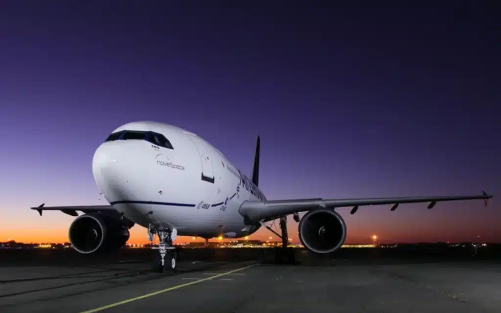 Airbus A310 Zero-G nosedive maneuver makes passengers fly weightless like they're in space