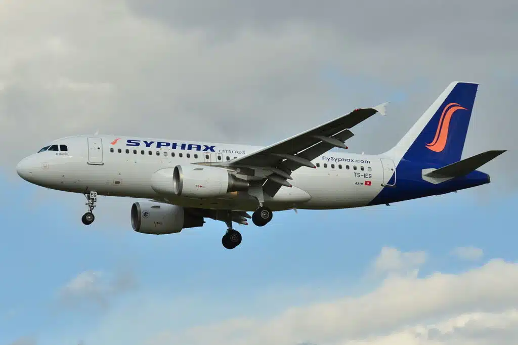 airbus a319 cockpit landing crosswind