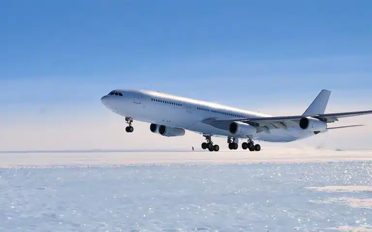 airbus a340 landing antarctica