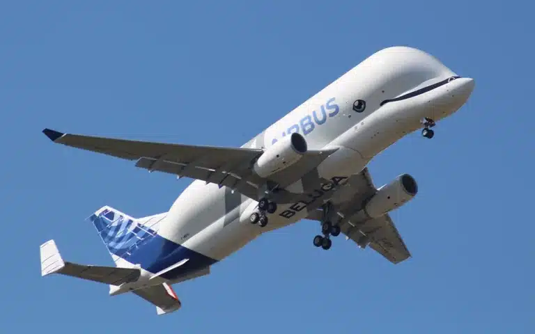 airbus beluga landing take-off