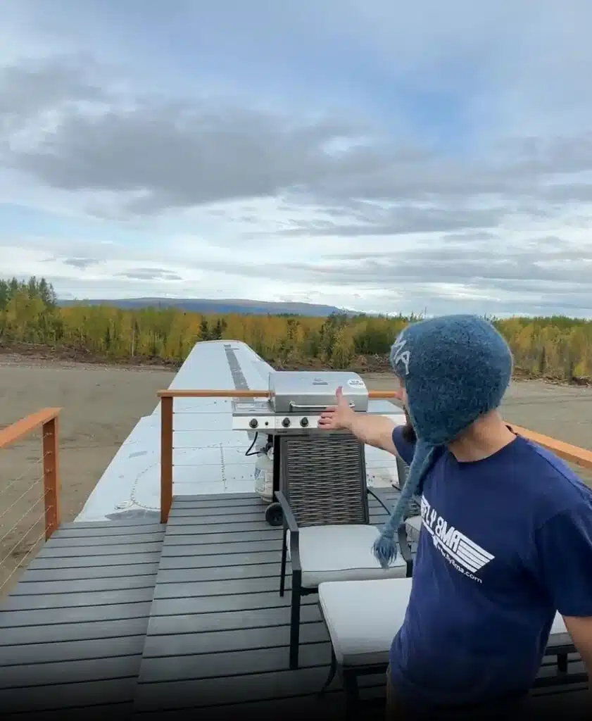 Airplane house in Alaska - plane converted into home