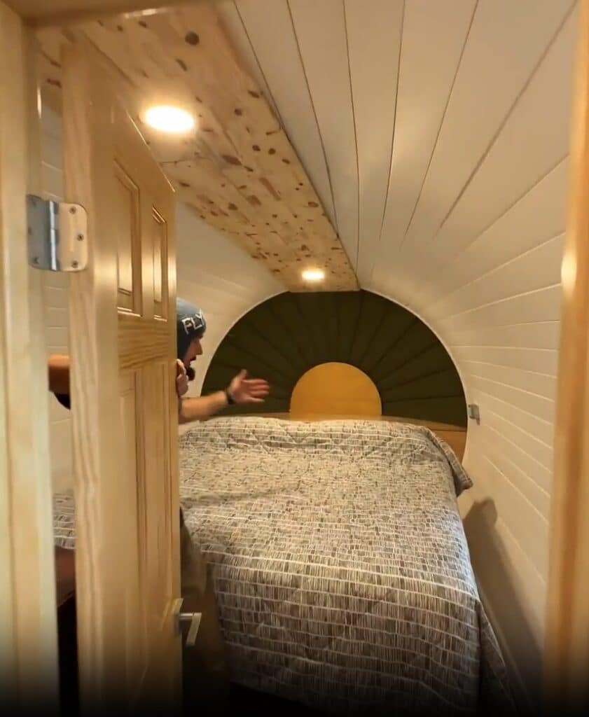 Airplane house in Alaska - plane converted into home