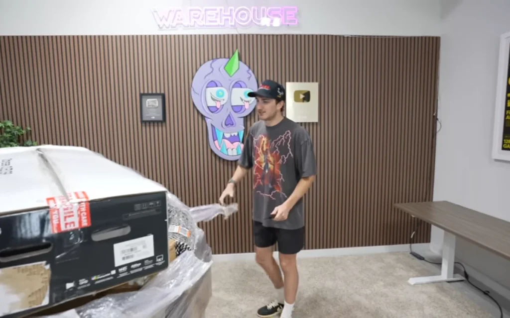 A man bought a pallet of Amazon tech and electronics returns worth more than $13,000 for a little over $3,000 to see if he could make an easy profit.