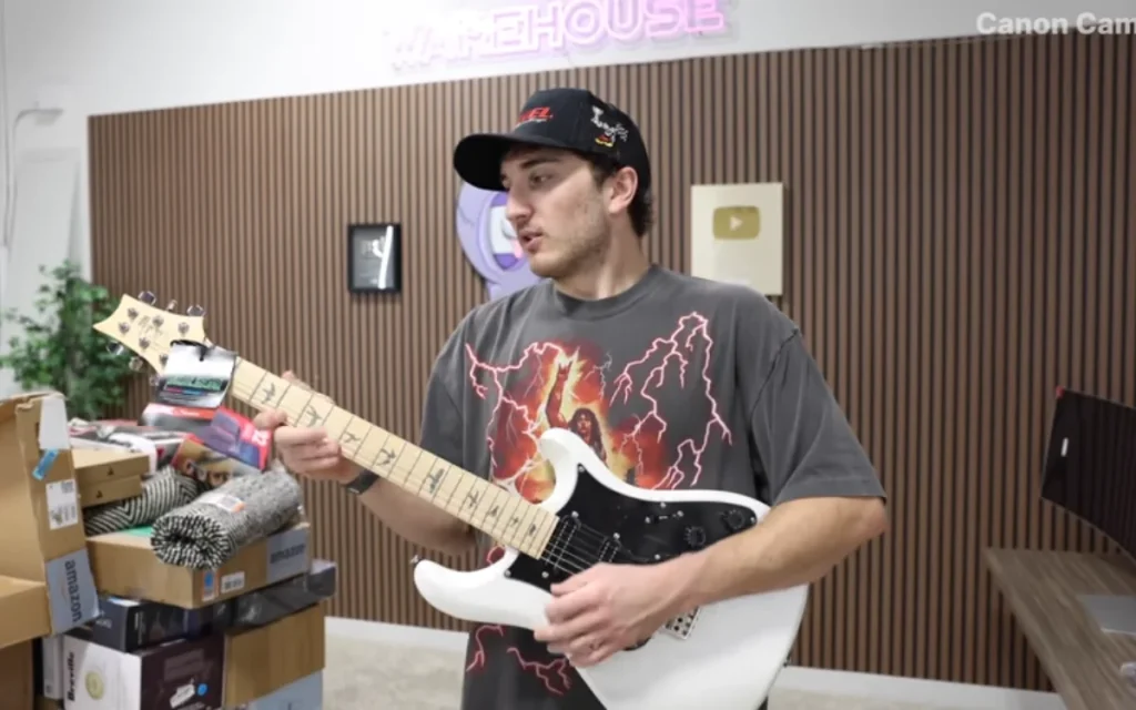 A man bought a pallet of Amazon tech and electronics returns worth more than $13,000 for a little over $3,000 to see if he could make an easy profit.