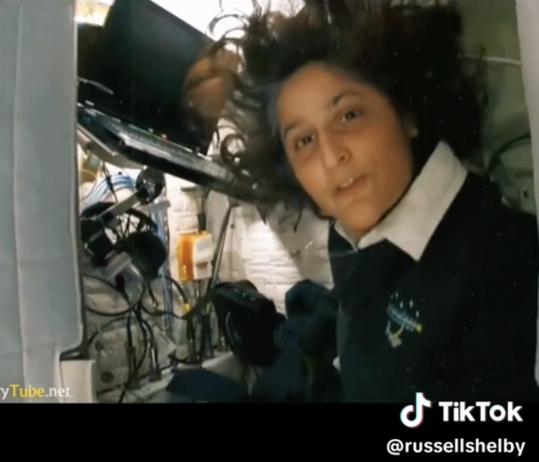 Astronaut shows how she goes to sleep in space