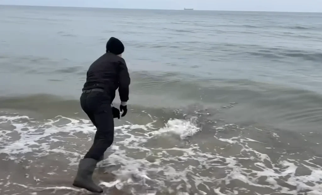 Engineers built a DIY submarine that can navigate underwater without GPS, using clever design choices and a few smart shortcuts to make autonomy possible